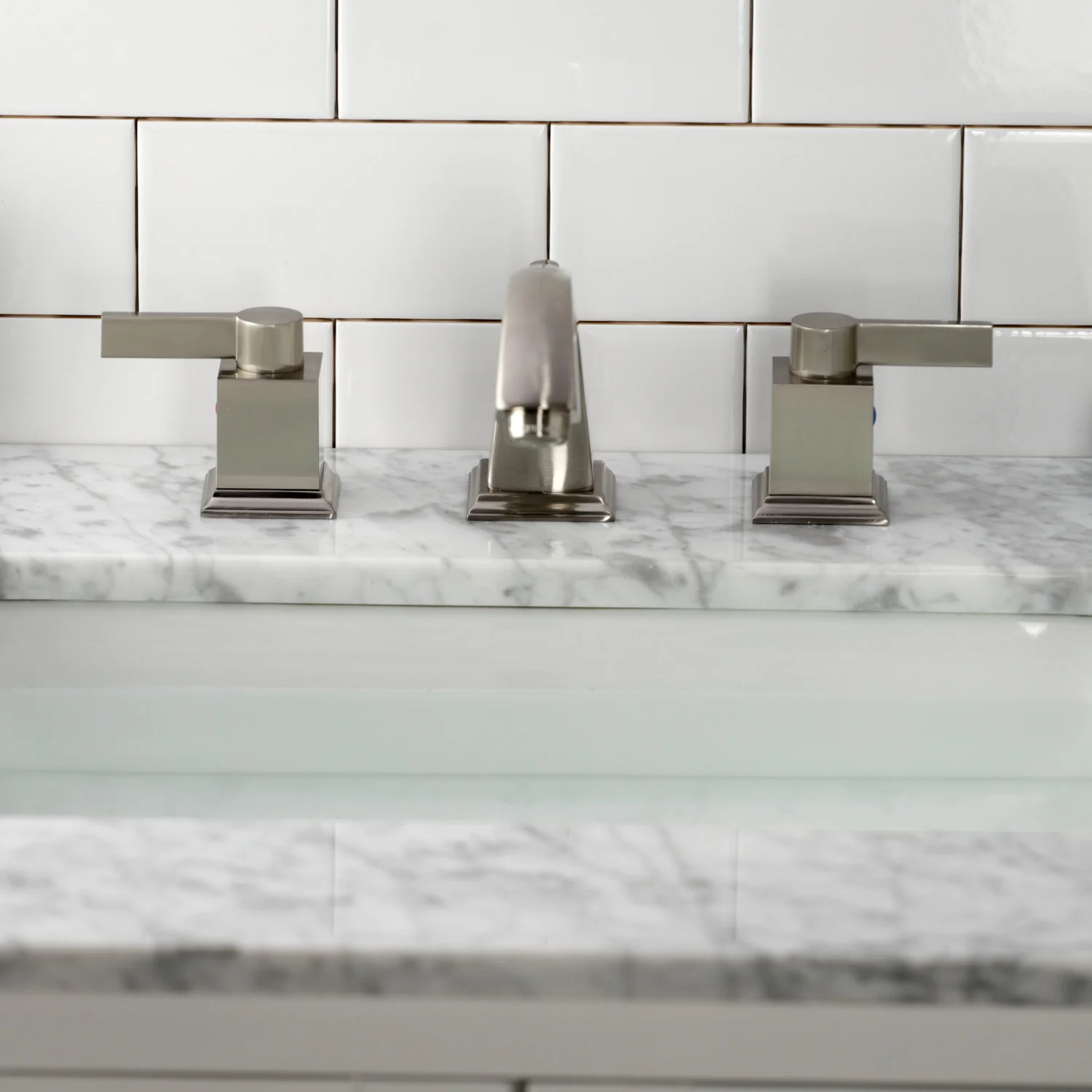 Kingston Meridian FSC4688NQL Two-Handle 3-Hole Deck Mount Widespread Bathroom Faucet with Pop-Up Drain, Brushed Nickel - Image 3