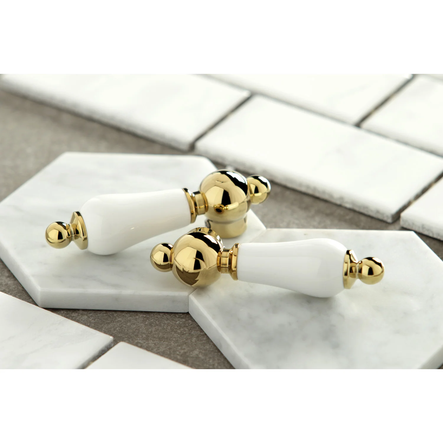 Kingston Tulare KS2792PLBS - Governor Double-Handle 4-Hole Widespread Kitchen Faucet with Brass Sprayer, Polished Brass - Image 4