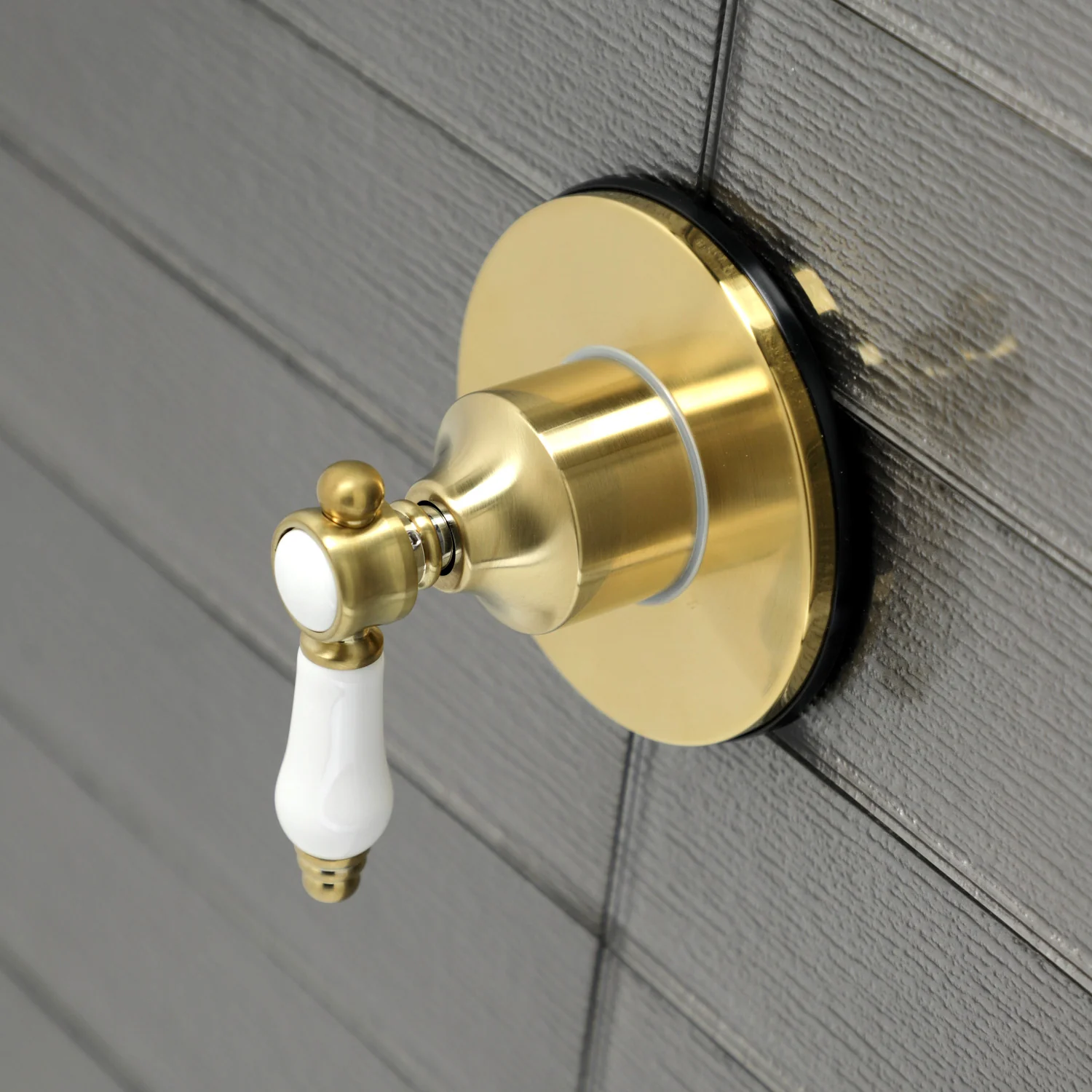 Kingston Heirloom KS3037BPL - Bel-Air Single-Handle Three-Way Diverter Valve with Round Trim Kit, Brushed Brass - Image 2