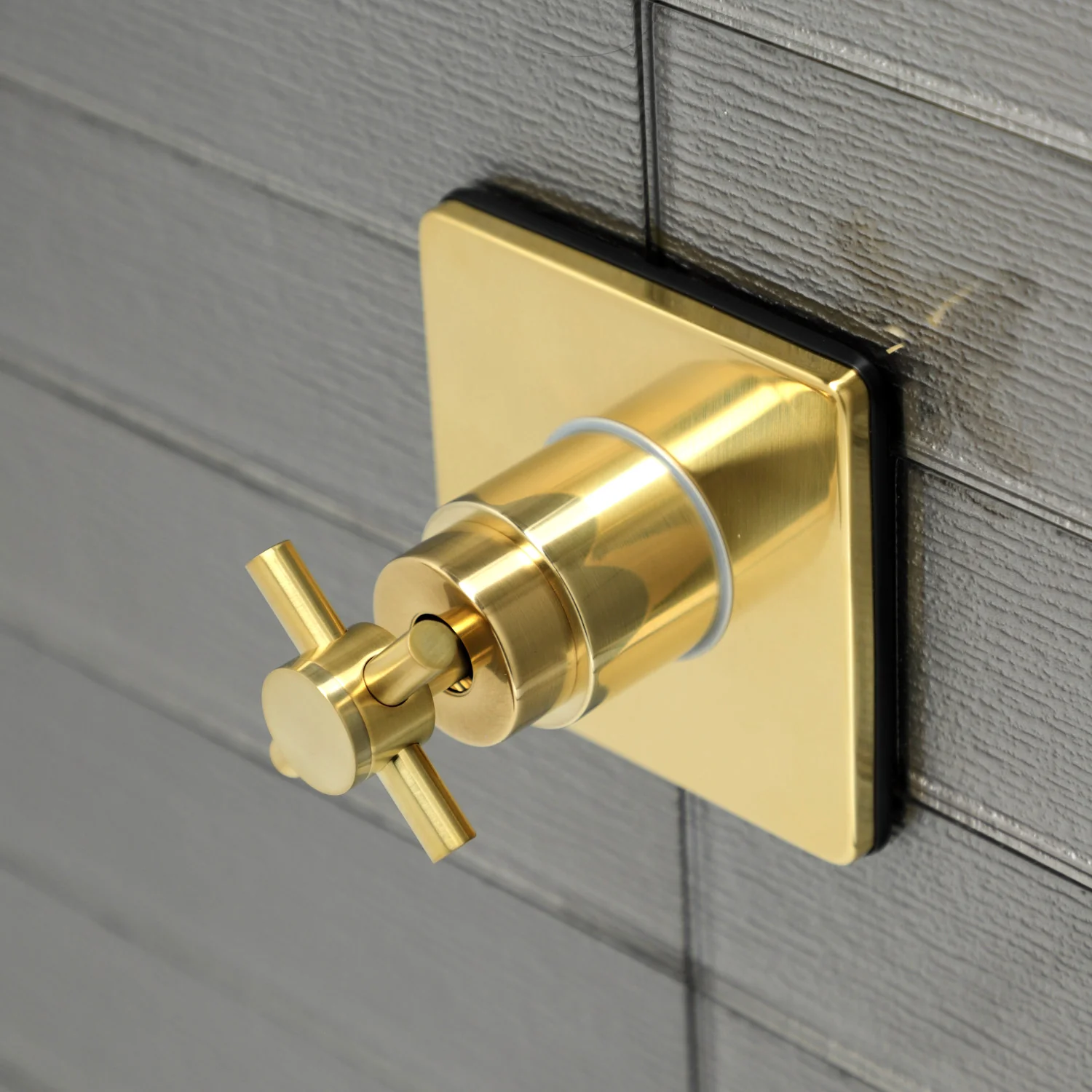 Kingston Sona KS3047DX - Concord Single-Handle Three-Way Diverter Valve with Square Trim Kit, Brushed Brass - Image 2