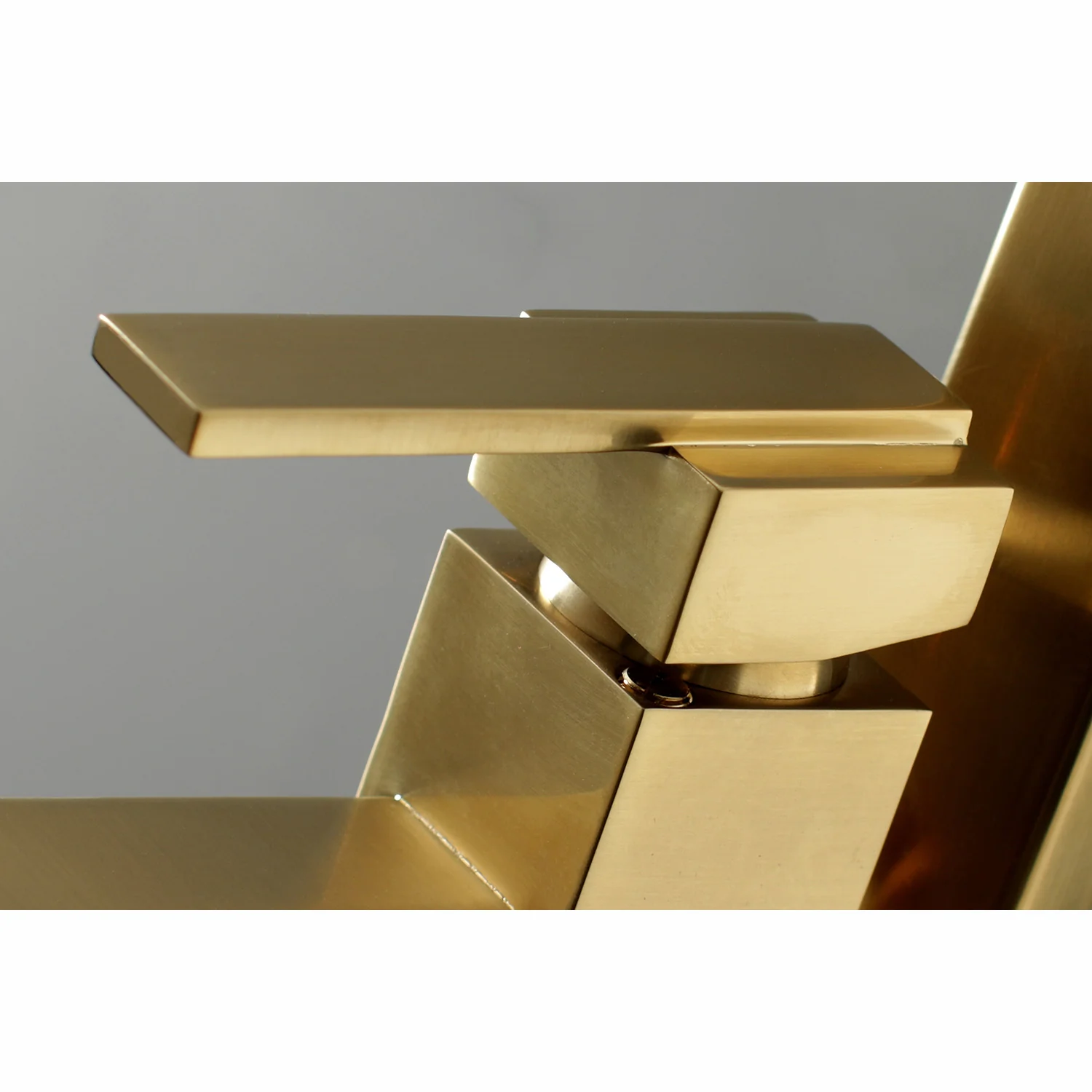 Kingston Sona KS4137QLL - Executive Single-Handle 1-Hole Freestanding Tub Faucet with Hand Shower, Brushed Brass - Image 3