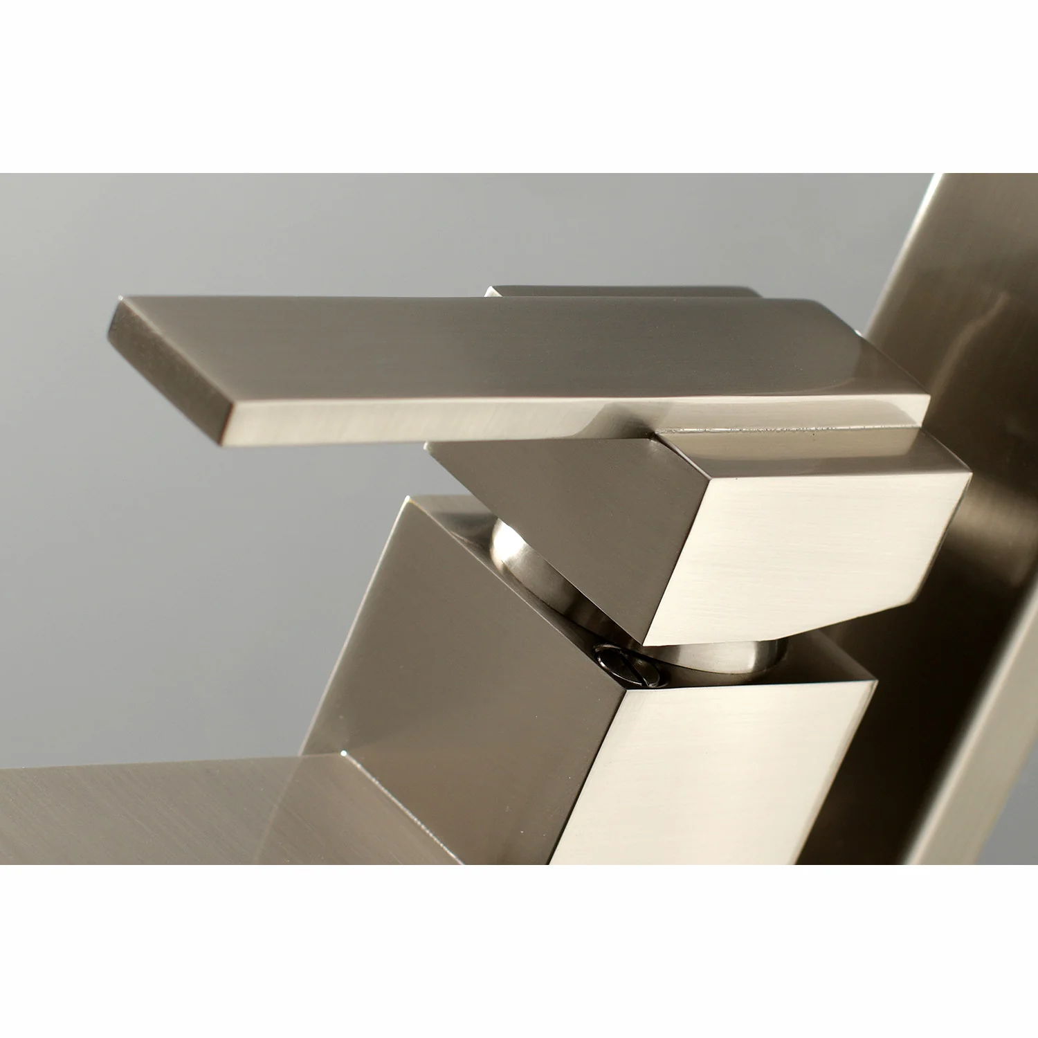 Kingston Sona KS4138QLL - Executive Single-Handle 1-Hole Freestanding Tub Faucet with Hand Shower, Brushed Nickel - Image 3