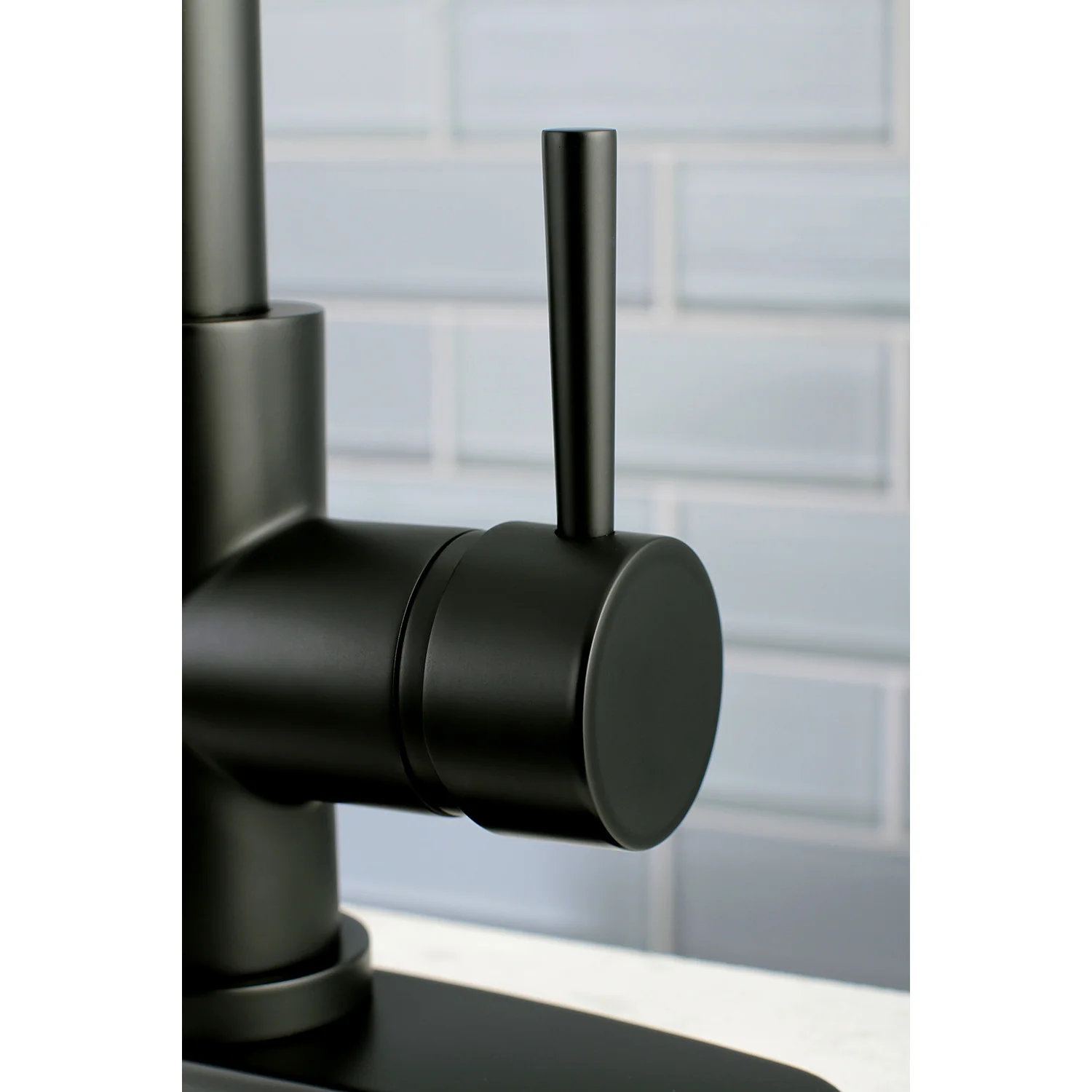 Kingston Tulare LS8720DL - Concord Single-Handle Pull-Down Kitchen Faucet, Matte Black - Image 6