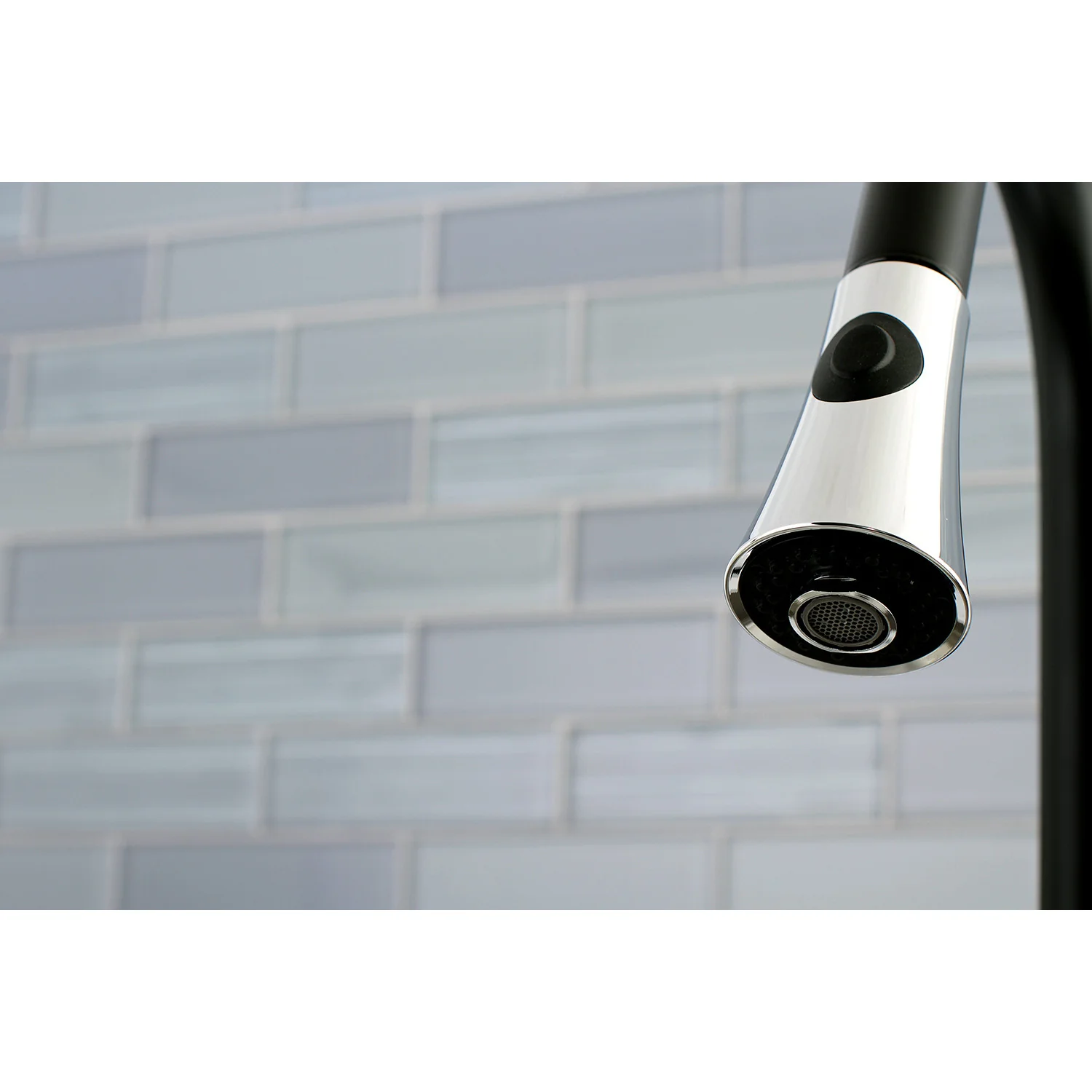 Kingston Tulare LS8727DL - Concord Single-Handle Pull-Down Kitchen Faucet, Matte Black/Polished Chrome - Image 4