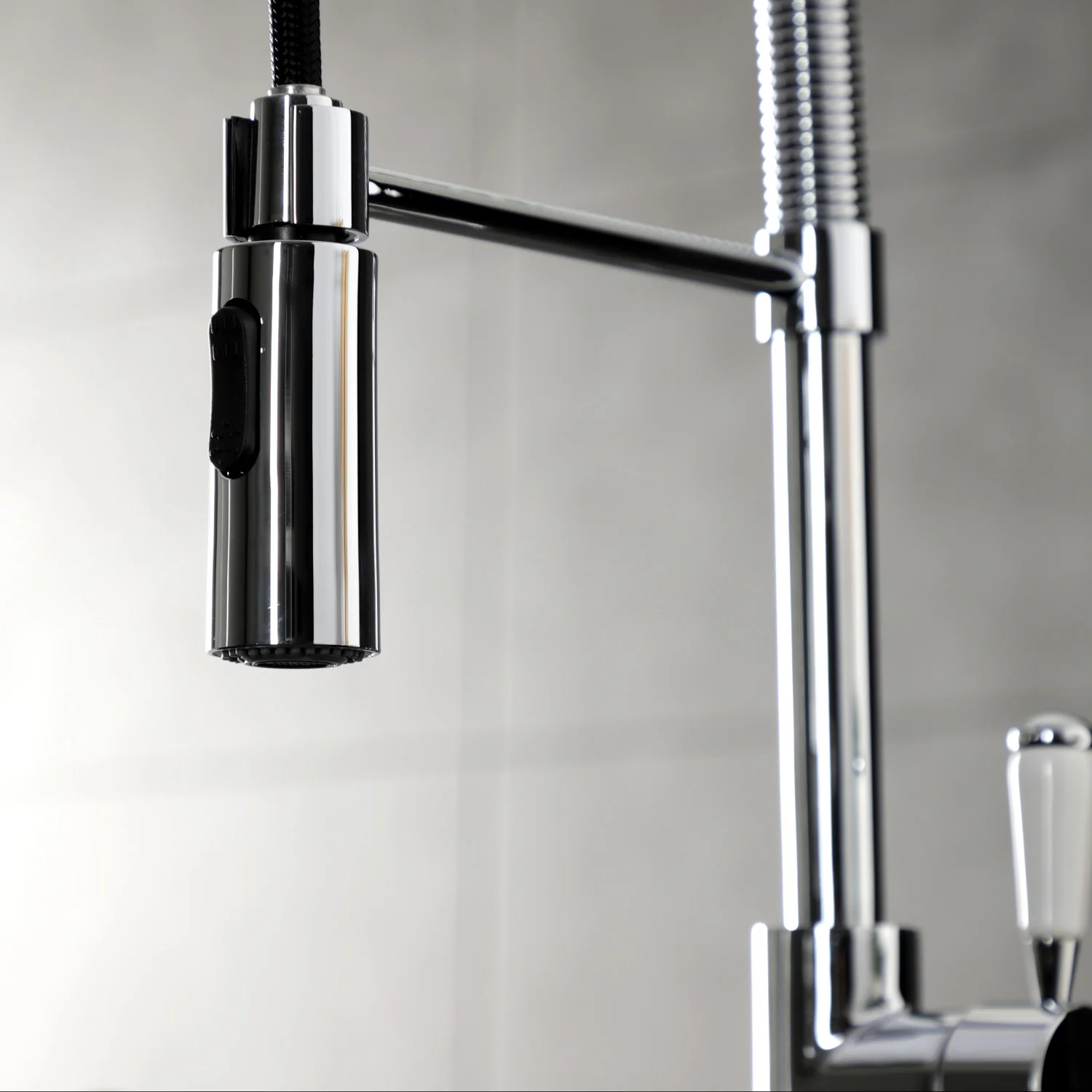 Kingston Tulare LS8771DPL - Paris Single-Handle 1-Hole Deck Mount Pre-Rinse Kitchen Faucet, Polished Chrome - Image 4