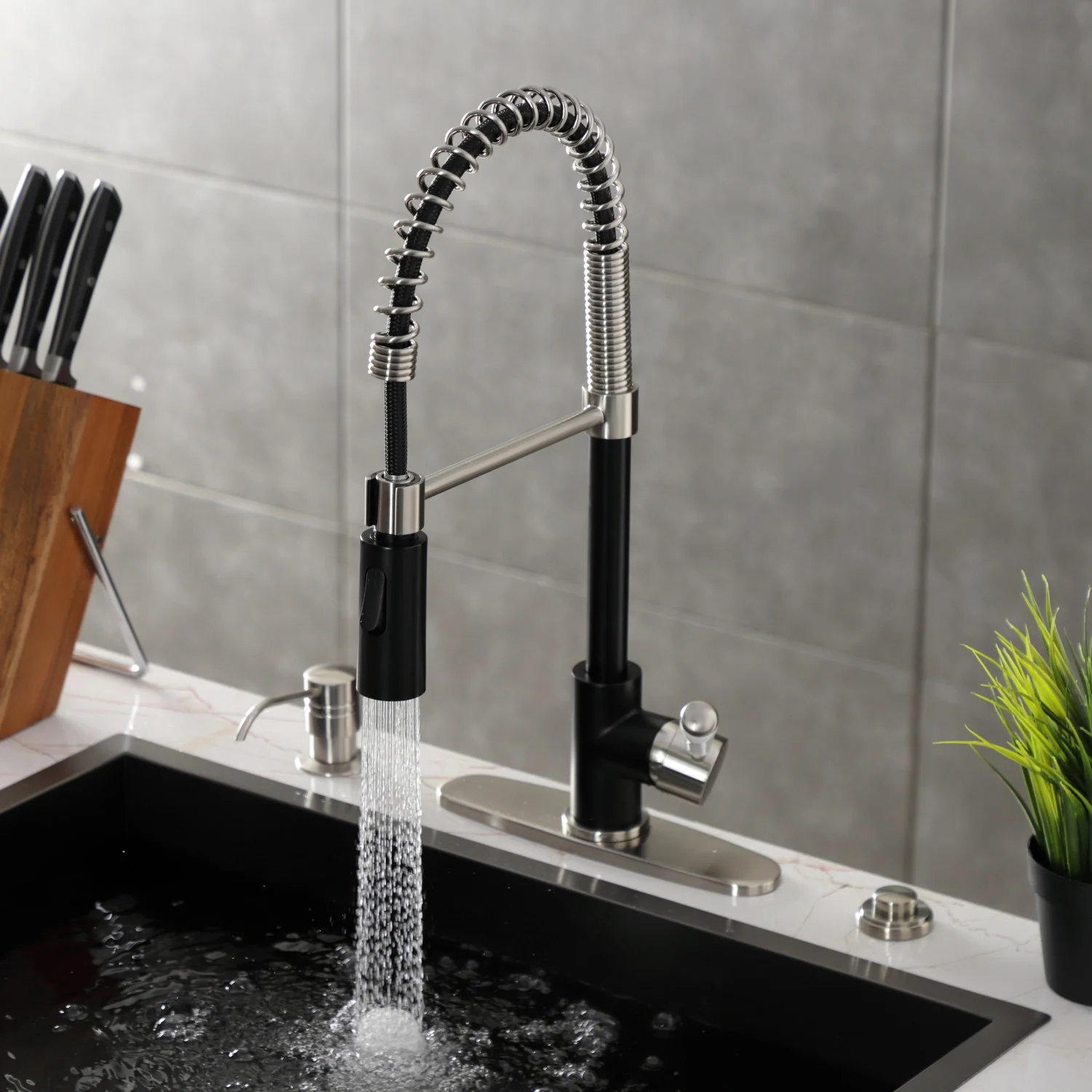 Kingston Tulare LS8779DPL - Paris Single-Handle 1-Hole Deck Mount Pre-Rinse Kitchen Faucet, Matte Black/Brushed Nickel - Image 7