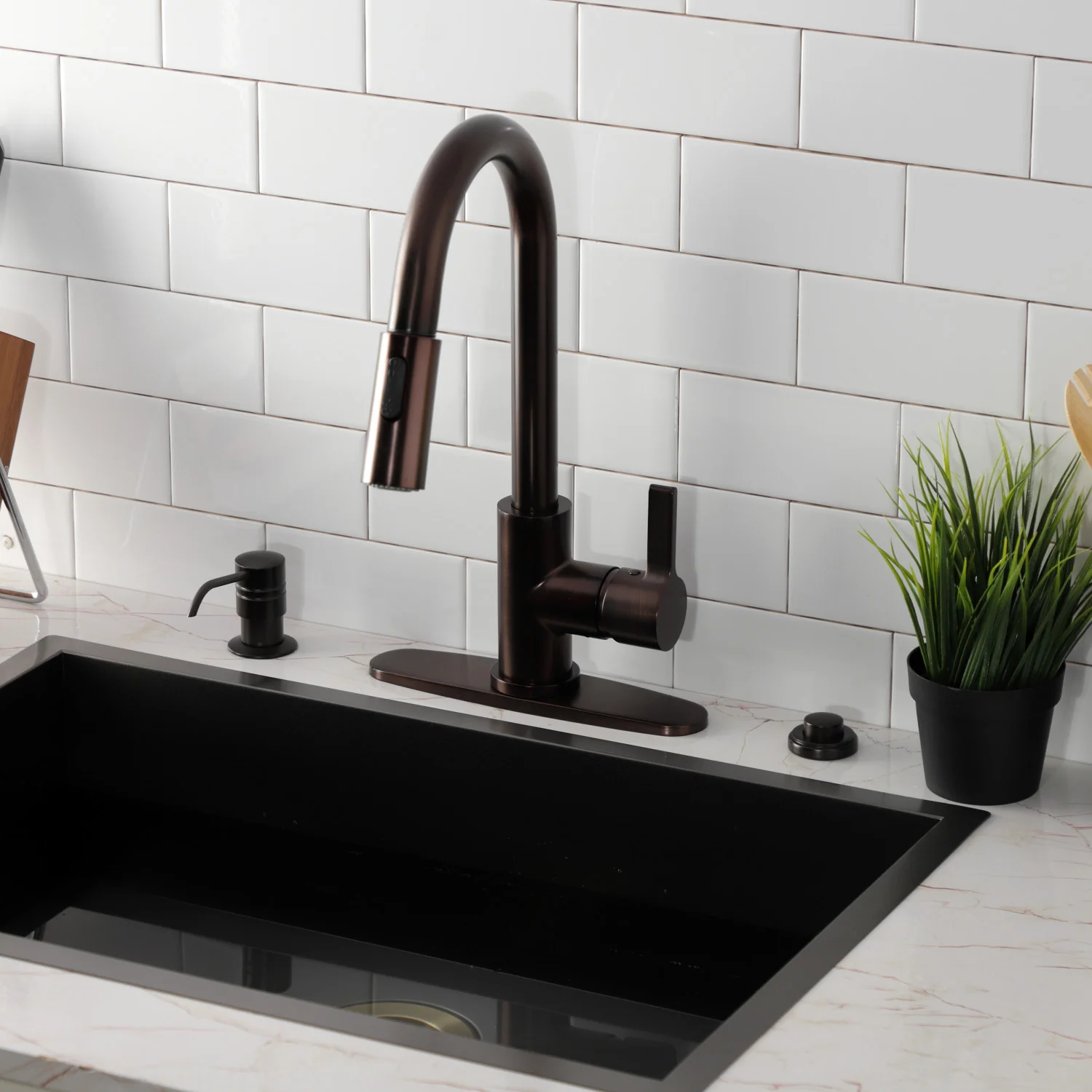 Kingston Sona LS8785CTL - Continental Single-Handle Pull-Down Kitchen Faucet, Oil Rubbed Bronze - Image 2