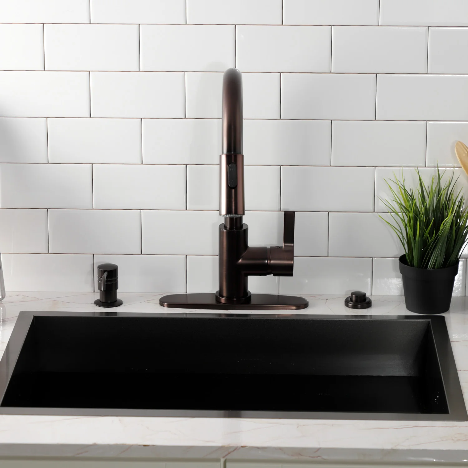 Kingston Sona LS8785CTL - Continental Single-Handle Pull-Down Kitchen Faucet, Oil Rubbed Bronze - Image 3
