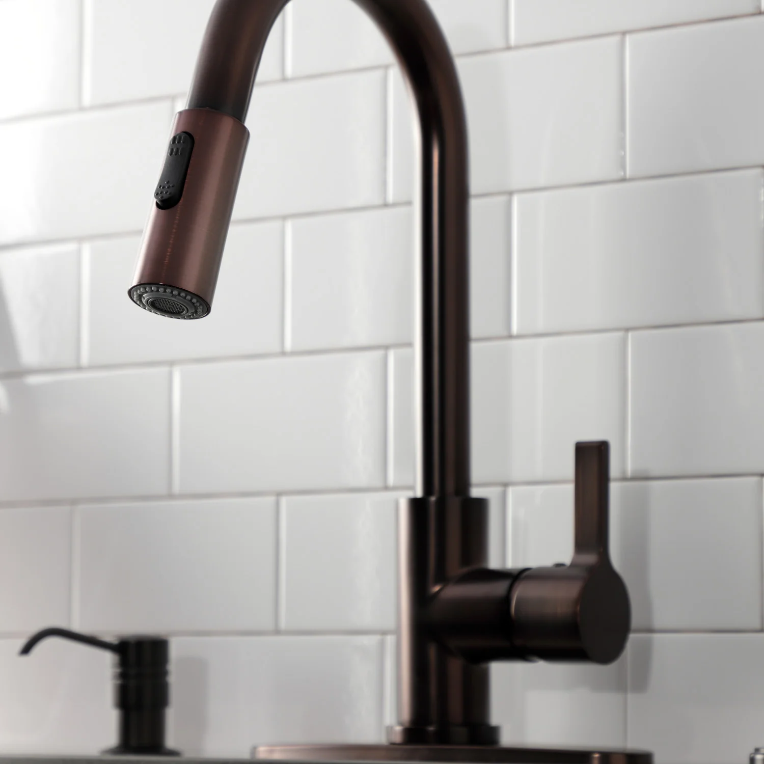 Kingston Sona LS8785CTL - Continental Single-Handle Pull-Down Kitchen Faucet, Oil Rubbed Bronze - Image 4
