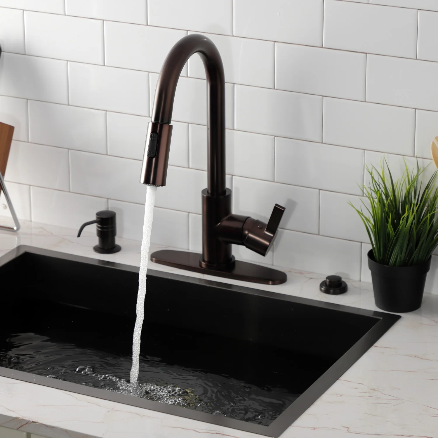 Kingston Sona LS8785CTL - Continental Single-Handle Pull-Down Kitchen Faucet, Oil Rubbed Bronze - Image 5