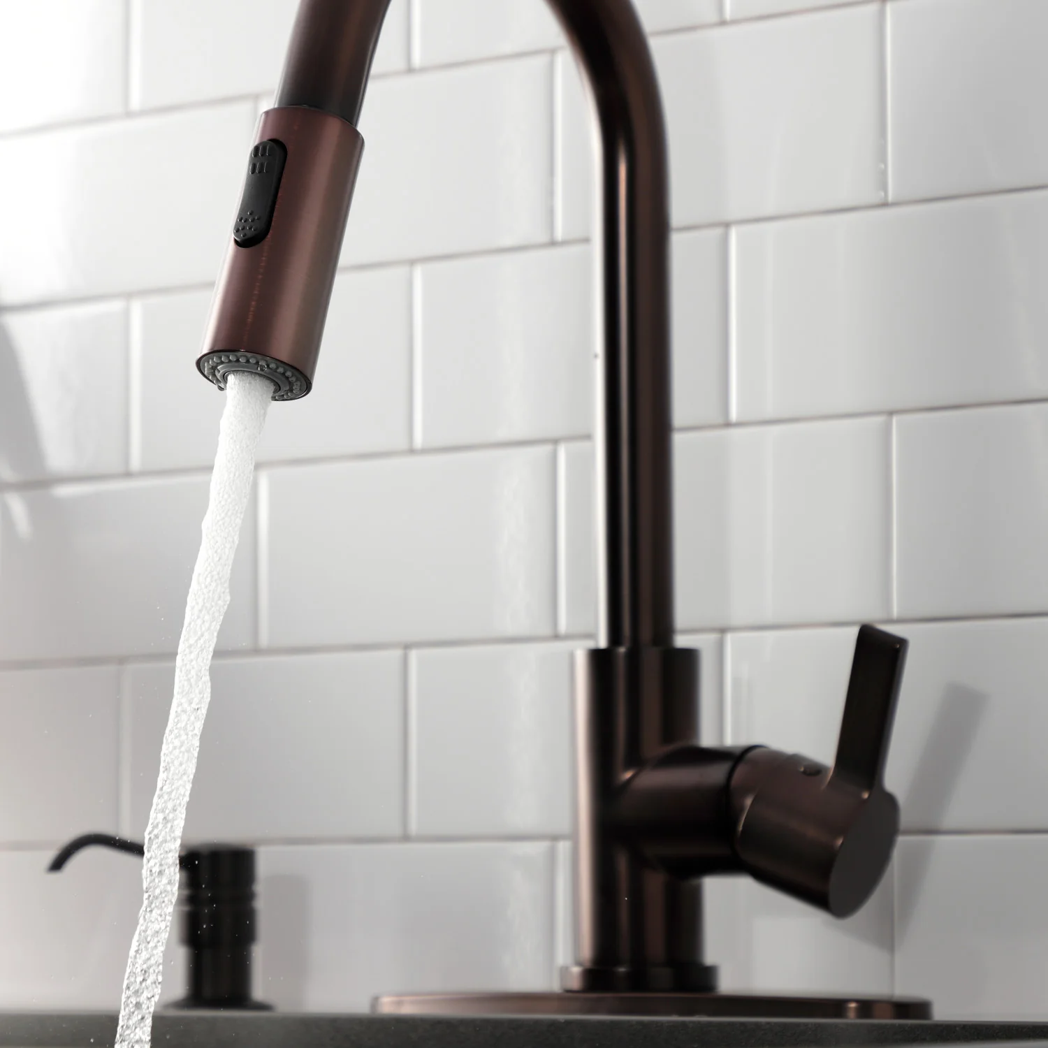Kingston Sona LS8785CTL - Continental Single-Handle Pull-Down Kitchen Faucet, Oil Rubbed Bronze - Image 6
