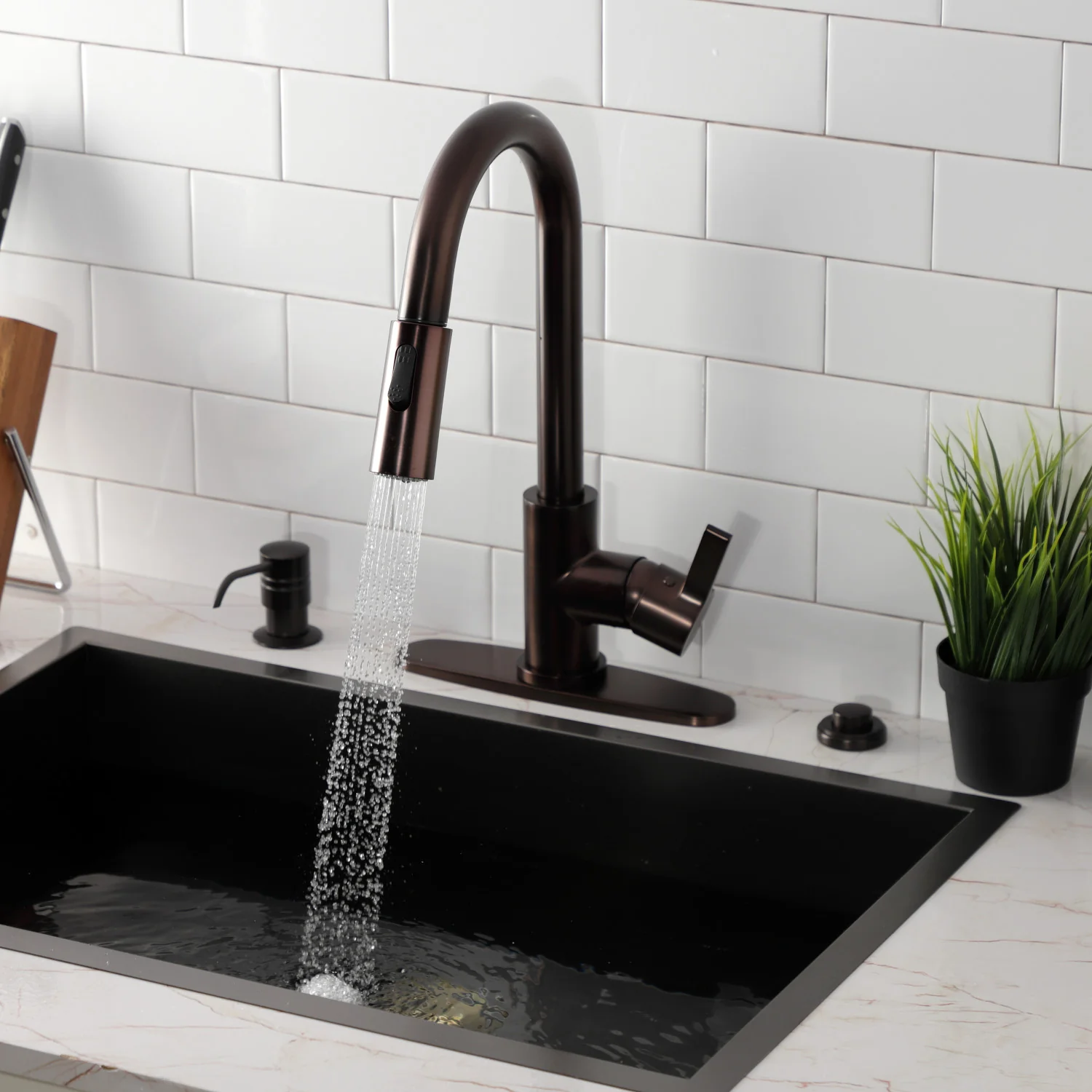 Kingston Sona LS8785CTL - Continental Single-Handle Pull-Down Kitchen Faucet, Oil Rubbed Bronze - Image 7