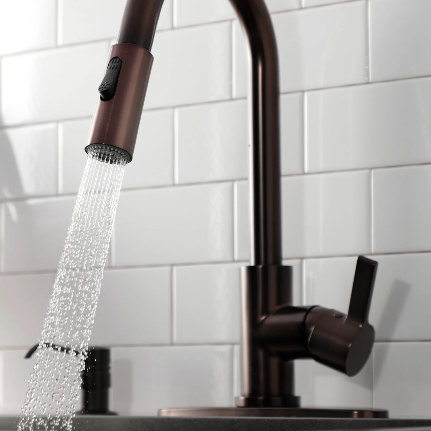 Kingston Sona LS8785CTL - Continental Single-Handle Pull-Down Kitchen Faucet, Oil Rubbed Bronze - Image 8
