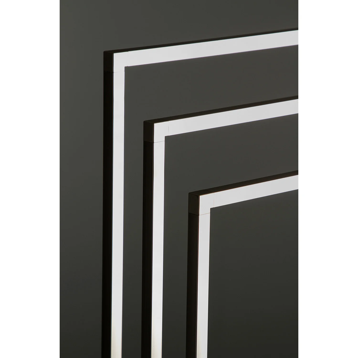 Kingston Sona SCC8338 - Edenscape 33-1/8 Inch Freestanding Pedestal 3-Tier Towel Rack, Brushed Nickel - Image 4